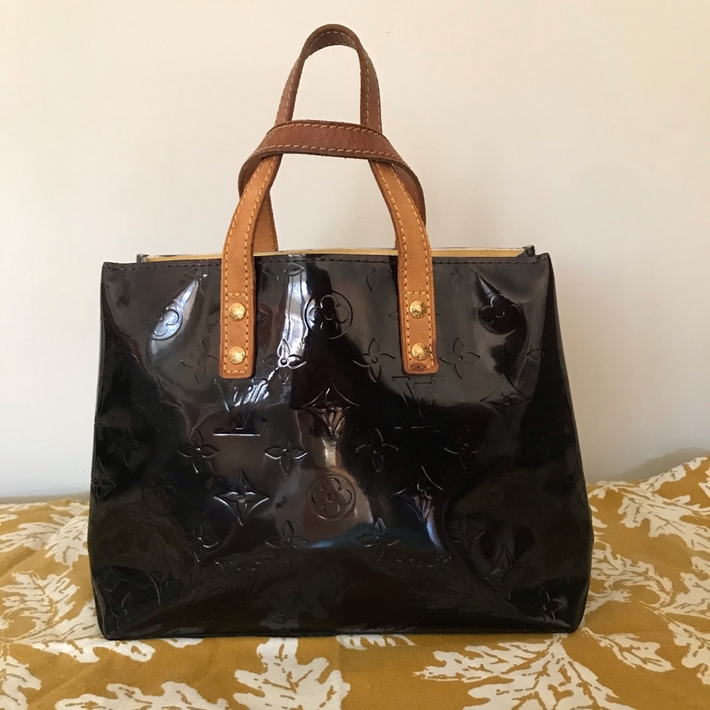 Auth. Louis Vuitton Reade